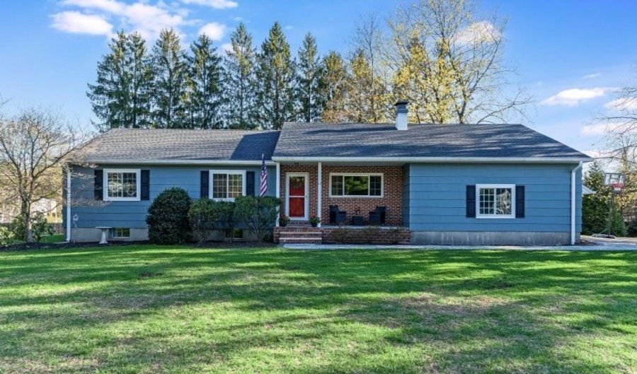 13 Manor Dr, Andover, NJ 07860 - 4 Beds, 2 Bath