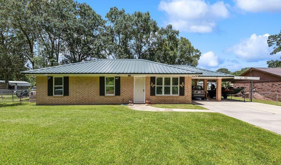1010 Eaton Dr, Abbeville, LA 70510 - 3 Beds, 2 Bath