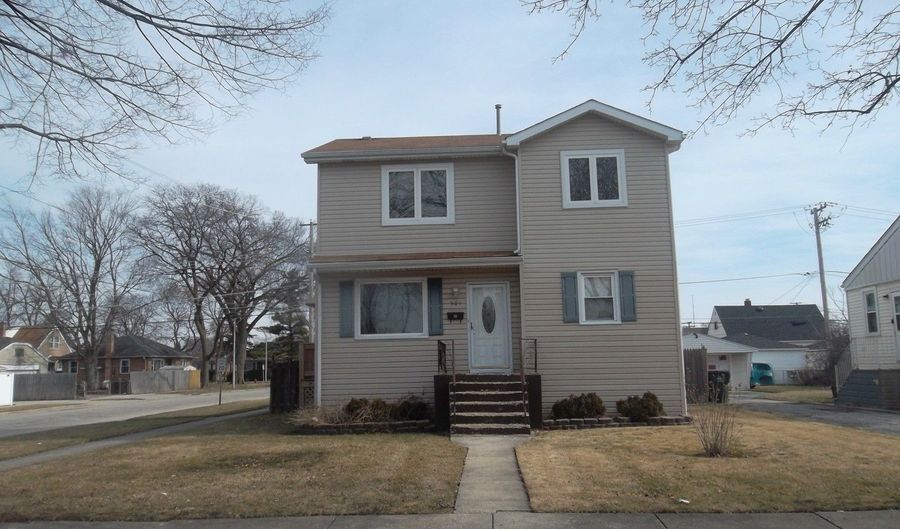 501 Hyde Park Ave, Bellwood, IL 60104 - 3 Beds, 2 Bath