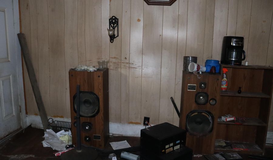 213 Railroad Ave, Appalachia, VA 24216 - 2 Beds, 1 Bath