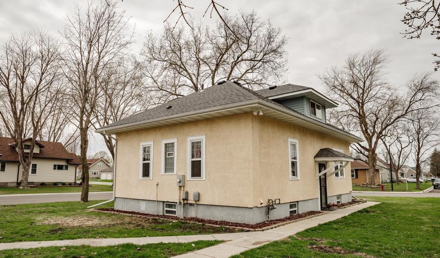 612 W Brooks St, Arlington, MN 55307 - 3 Beds, 3 Bath