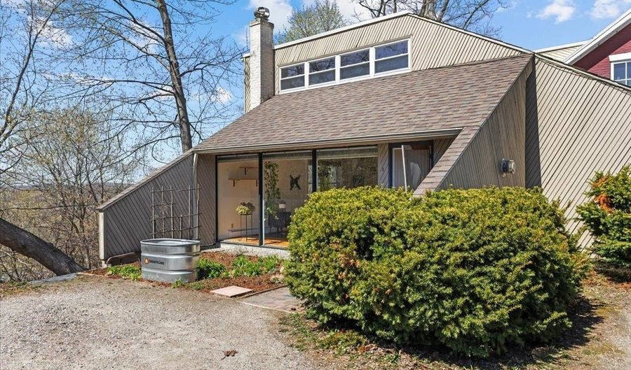 352 Colchester Ave 1, Burlington, VT 05401 - 2 Beds, 1 Bath