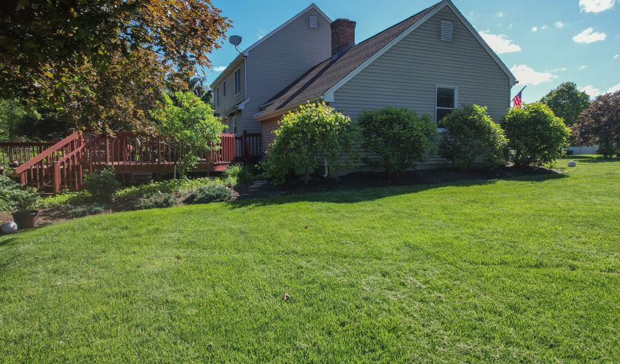 5 Smith Pl, Cheshire, CT 06410 - 4 Beds, 3 Bath