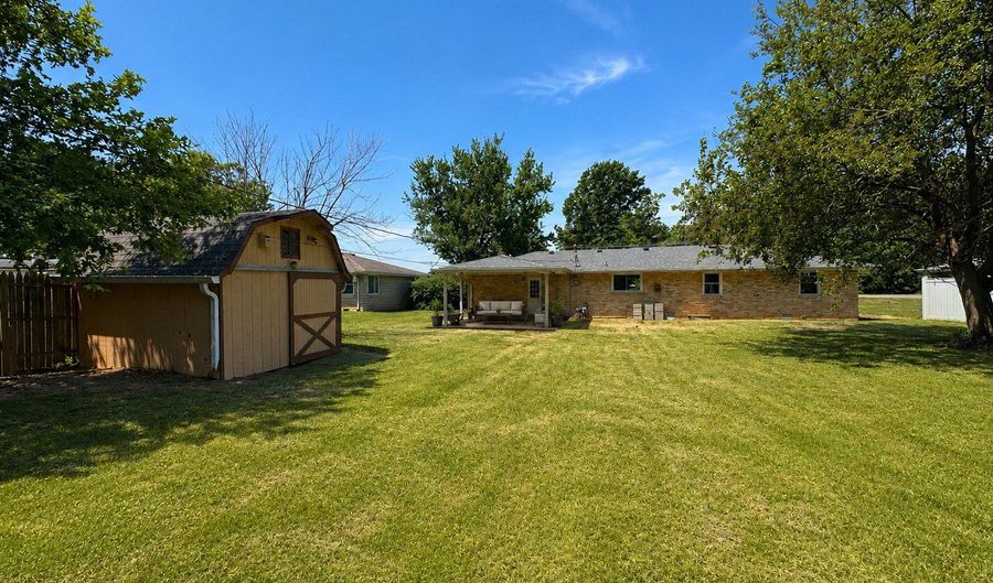 8 S Scatterfield Rd, Anderson, IN 46012 - 3 Beds, 1 Bath