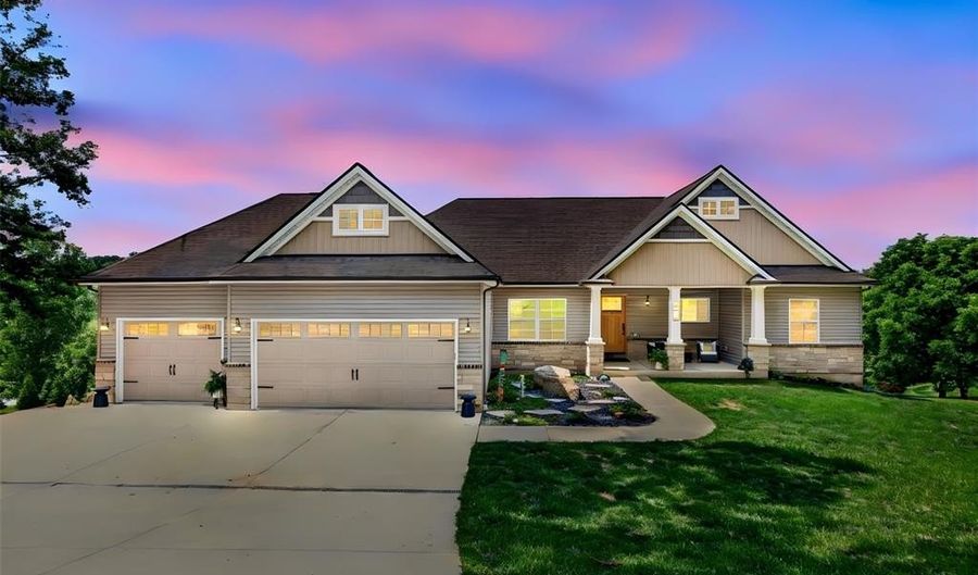 208 Berg Crossing Dr, Augusta, MO 63332 - 3 Beds, 3 Bath
