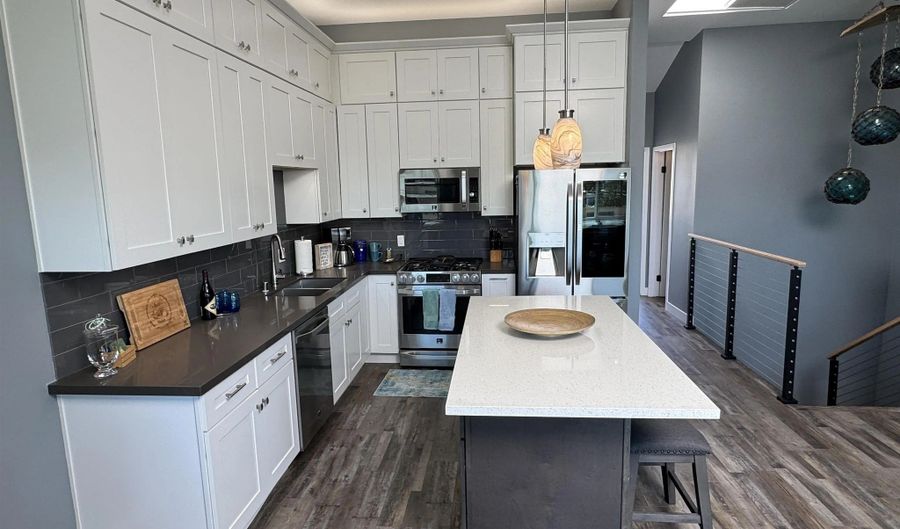880 Home Ave F, Carlsbad, CA 92008 - 3 Beds, 3 Bath