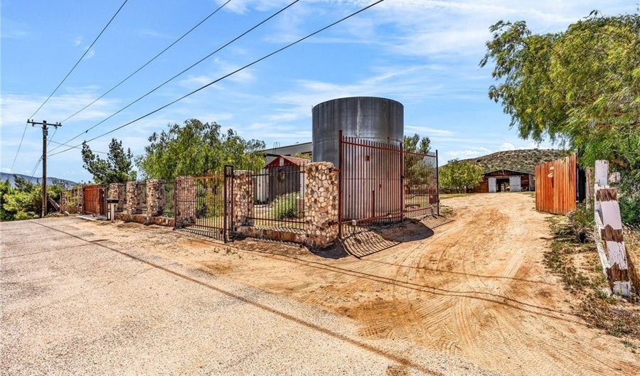 33645 Kobe Rd, Agua Dulce, CA 91390 - 4 Beds, 4 Bath