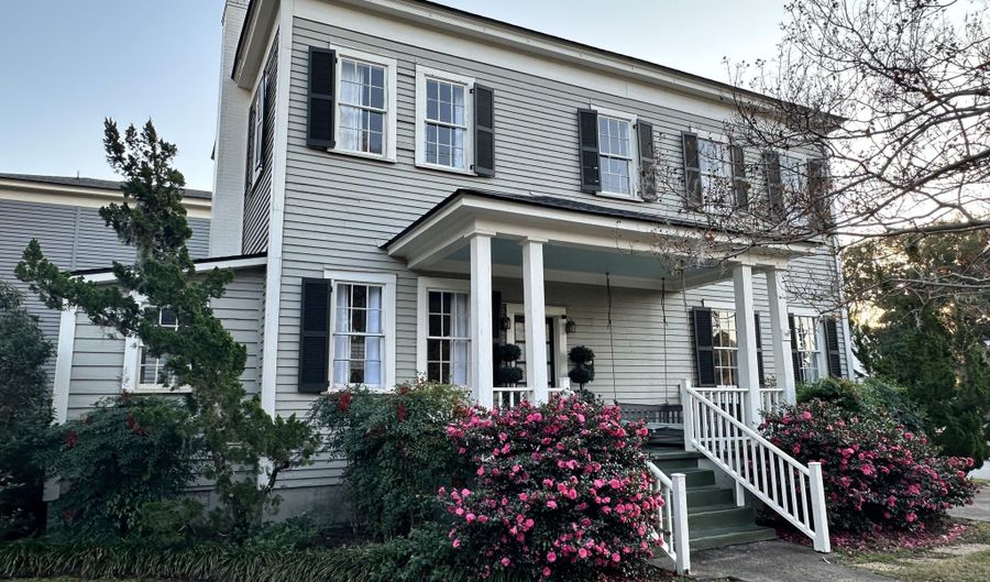 1214 King St, Beaufort, SC 29902 - 3 Beds, 2 Bath