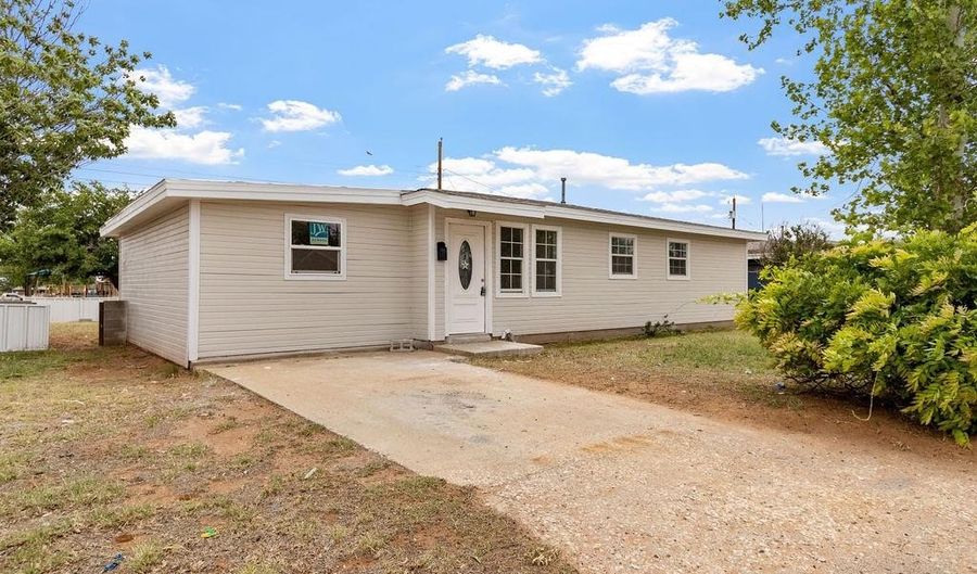 1010 NE 2nd St, Andrews, TX 79714 - 3 Beds, 1 Bath