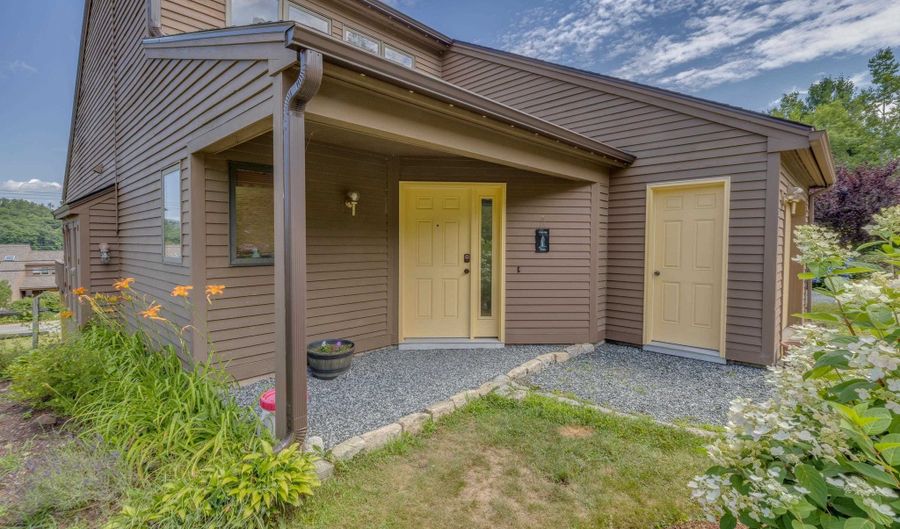 21 Woodbury Dr 27, Bristol, NH 03222 - 2 Beds, 2 Bath