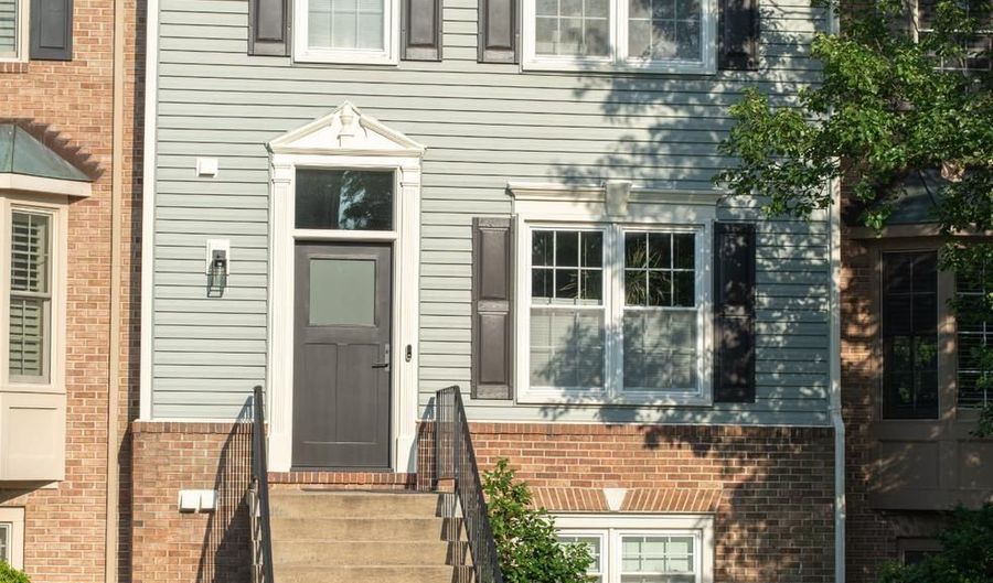 43578 BLACKSMITH Sq, Ashburn, VA 20147 - 4 Beds, 4 Bath