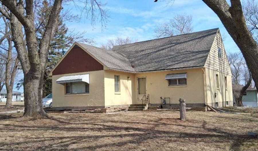 2205 Milo Ave, Albert Lea, MN 56007 - 4 Beds, 2 Bath