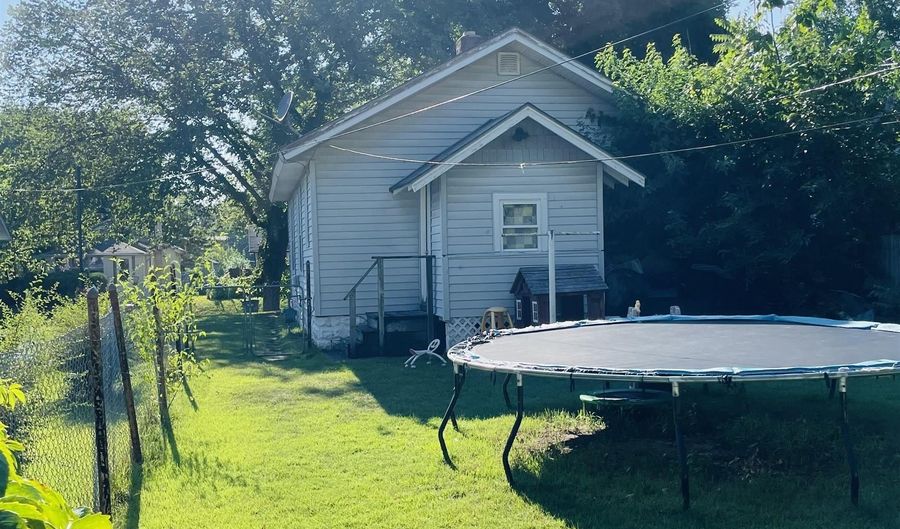 610 S 27th St, South Bend, IN 46615 - 3 Beds, 1 Bath