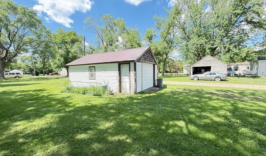 135 N Petrick St, Appleton, MN 56208 - 1 Beds, 2 Bath