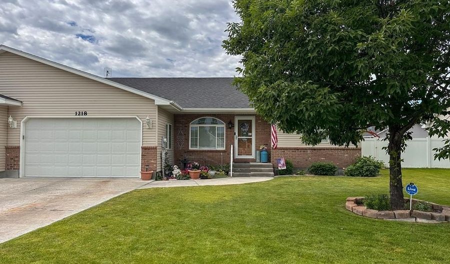 1218 Ashland Dr, Ammon, ID 83404 - 2 Beds, 2 Bath