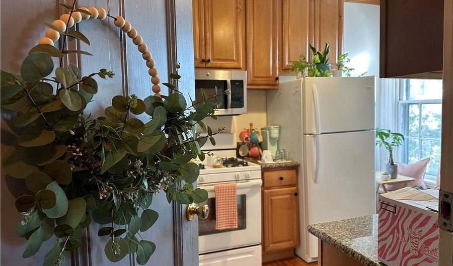 5 Record St 2B, Newport, RI 02840 - 1 Beds, 1 Bath