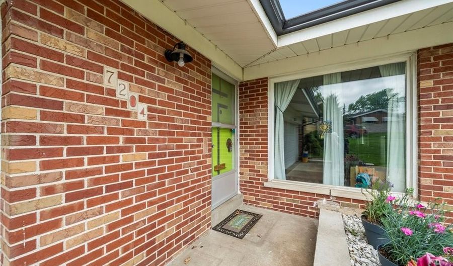 7204 Rockspring Dr, Affton, MO 63123 - 3 Beds, 3 Bath