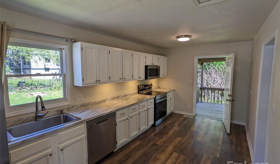 25 5 Woodrow Ave, Asheville, NC 28801 - 2 Beds, 2 Bath