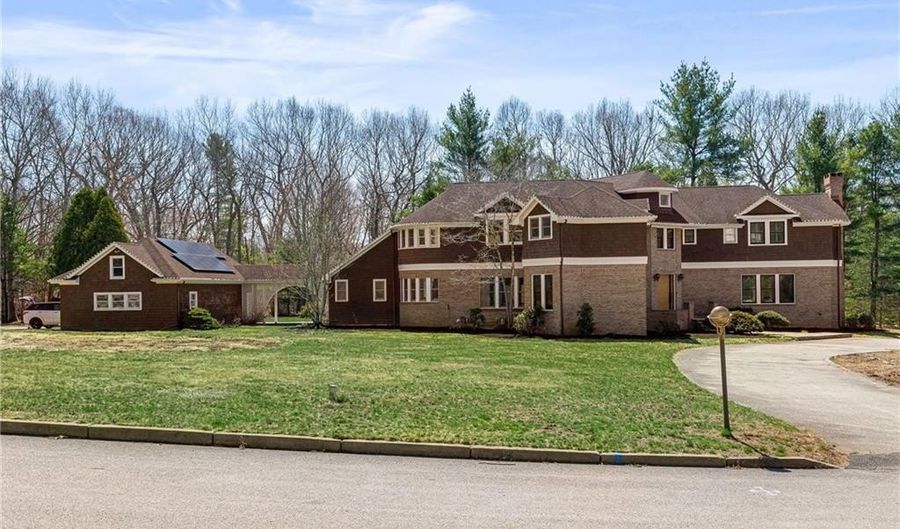35 River Run, East Greenwich, RI 02818 - 4 Beds, 5 Bath