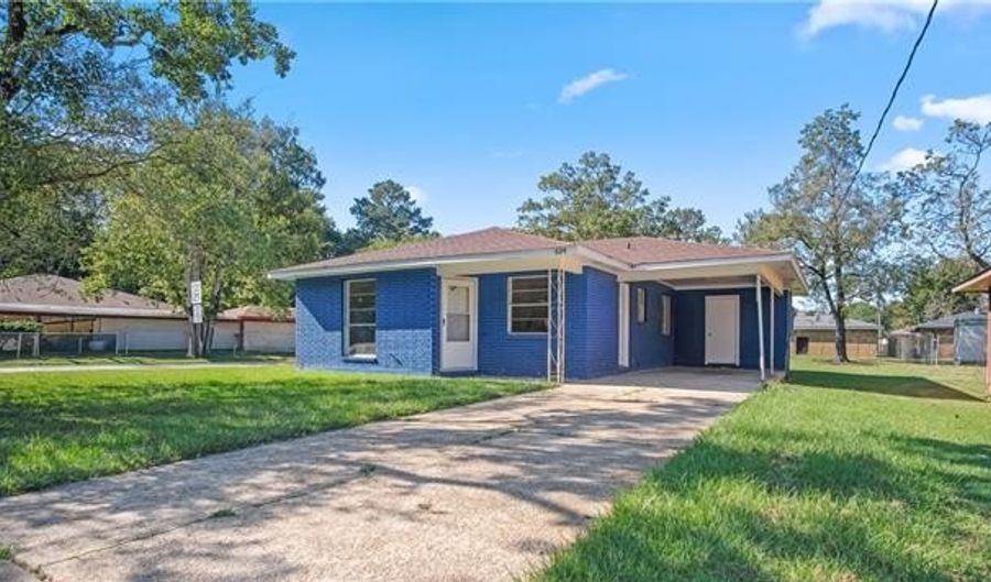 624 AVOYELLES Dr, Alexandria, LA 71301 - 4 Beds, 2 Bath