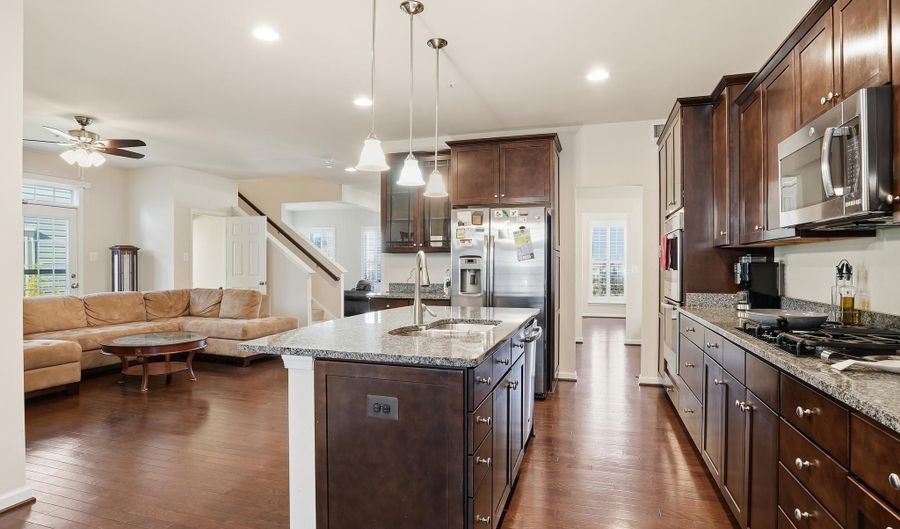 7207 MAISSON RIDGE Cir, Beltsville, MD 20705 - 4 Beds, 4 Bath