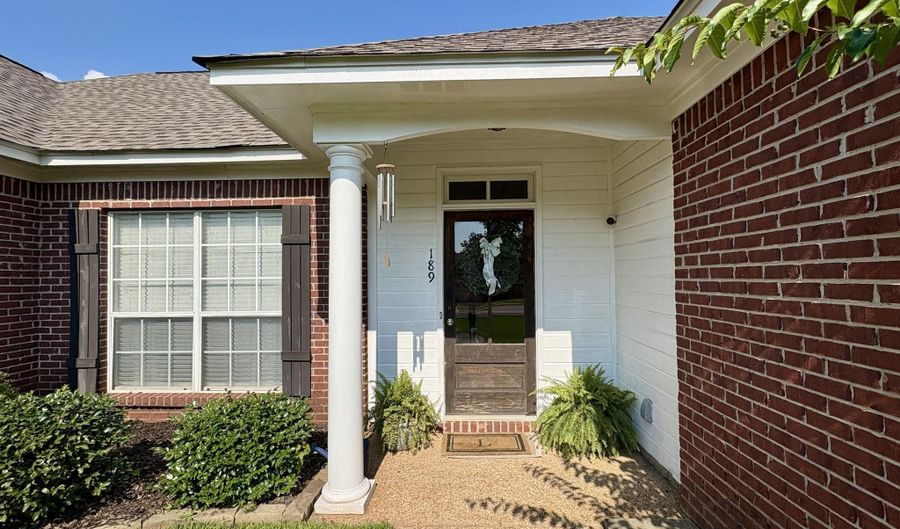 189 Oak Grove Dr, Brandon, MS 39047 - 3 Beds, 2 Bath
