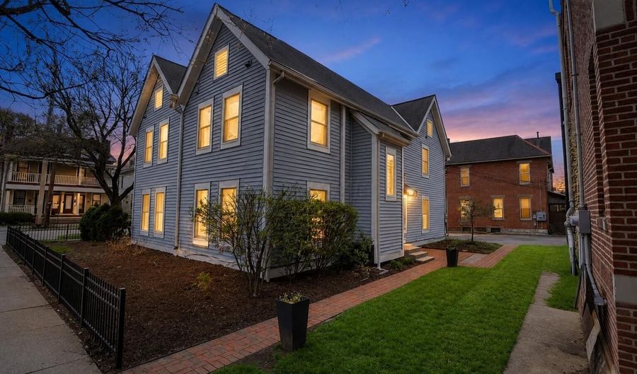 201 W 2nd Ave, Columbus, OH 43201 - 2 Beds, 2 Bath