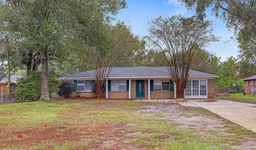 604 Spanish Acres Dr, Bay St. Louis, MS 39520 - 3 Beds, 2 Bath