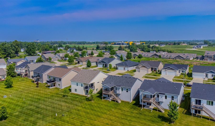 1632 11th St SE, Altoona, IA 50009 - 3 Beds, 2 Bath