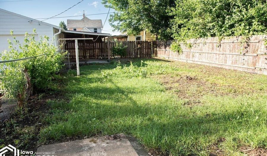 219 A Ave W, Albia, IA 52531 - 5 Beds, 2 Bath