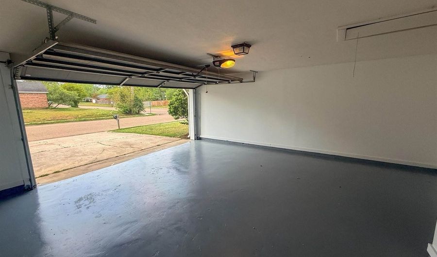 120 Oak Grove Dr, Brandon, MS 39047 - 3 Beds, 2 Bath