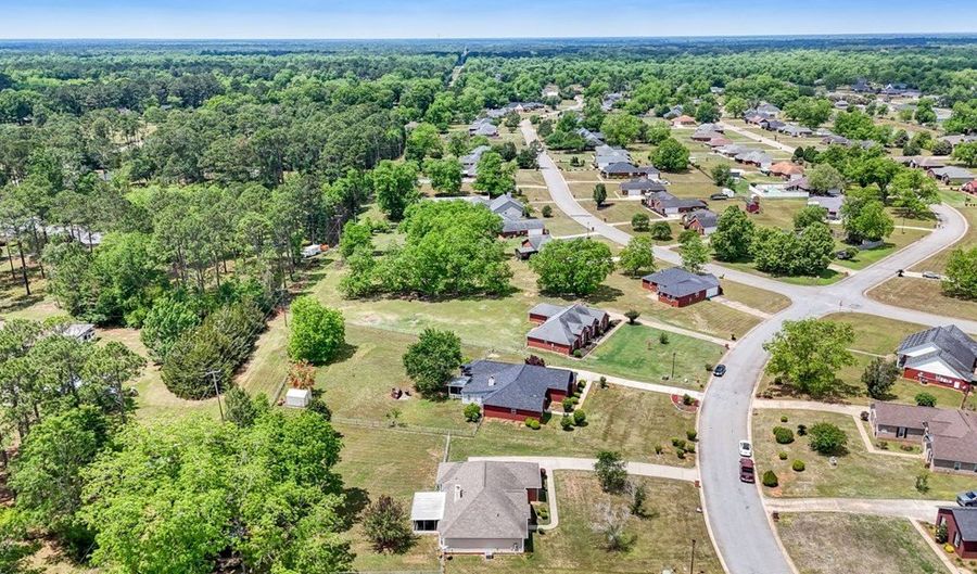 183 Hawkstead Dr, Albany, GA 31763 - 3 Beds, 2 Bath
