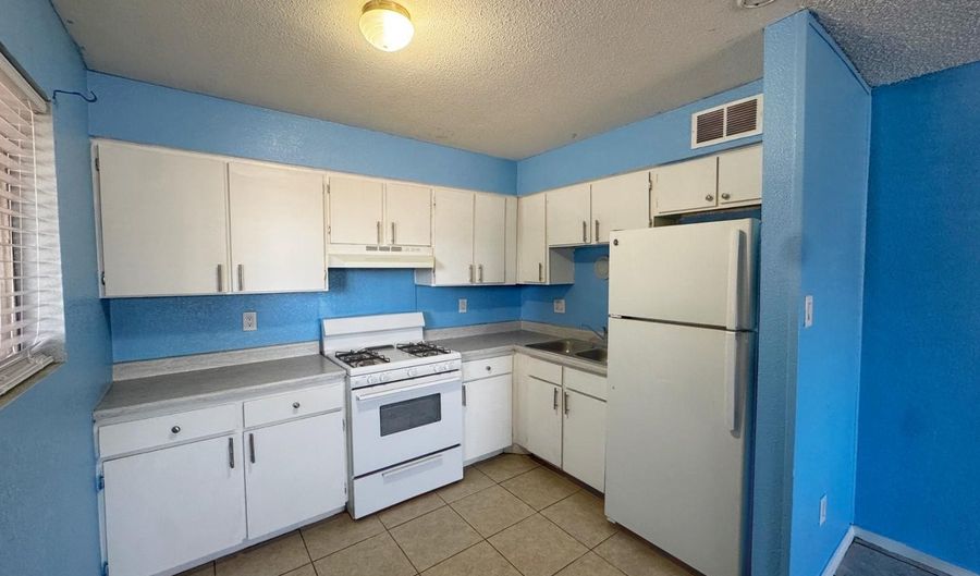 136 General Arnold St NE 1, Albuquerque, NM 87123 - 2 Beds, 1 Bath