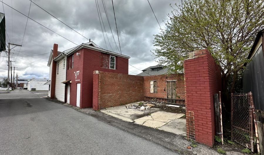 610 12th St, Altoona, PA 16602 - 0 Beds, 3 Bath