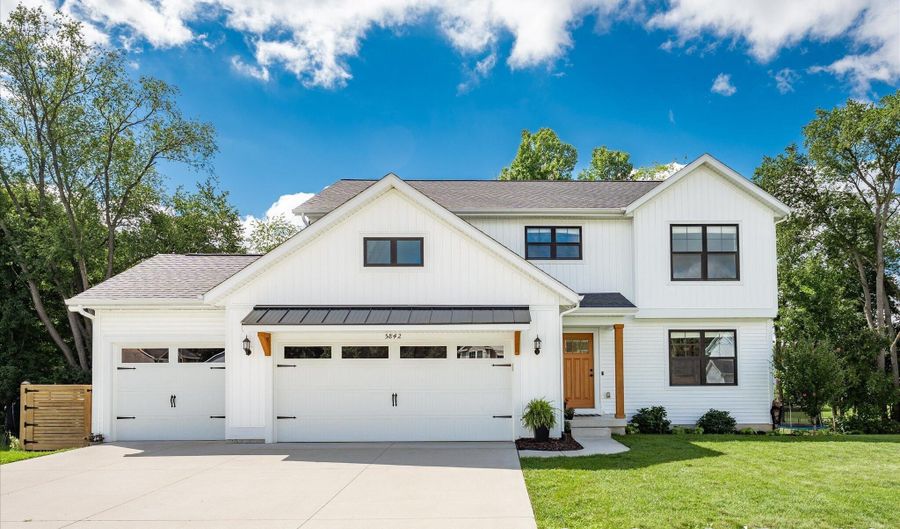 5842 Lynn Dr, Allendale, MI 49401 - 5 Beds, 4 Bath