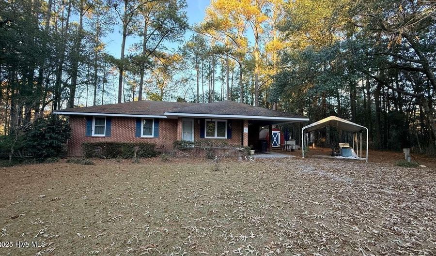 160 Pinewood Dr, Arapahoe, NC 28510 - 3 Beds, 2 Bath