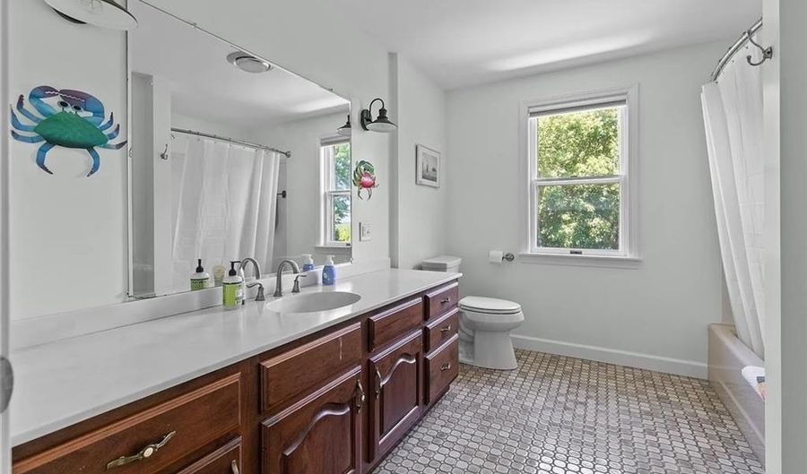 30 Battery Ln, Jamestown, RI 02835 - 3 Beds, 3 Bath