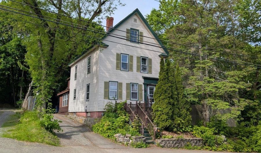 40 Walter St, Bangor, ME 04401 - 4 Beds, 2 Bath