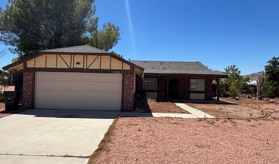 15576 Washoan Rd, Apple Valley, CA 92307 - 3 Beds, 2 Bath