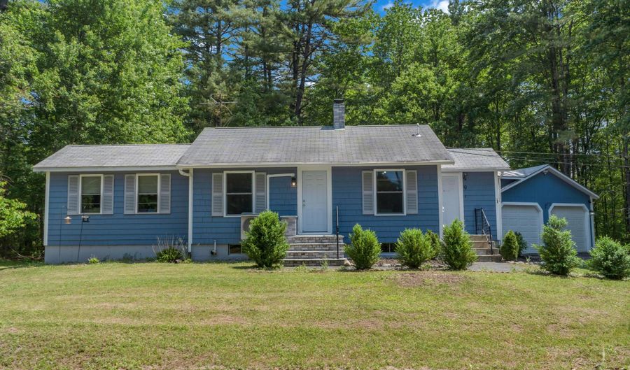 9 Middle Road Ext, Standish, ME 04084 - 2 Beds, 1 Bath