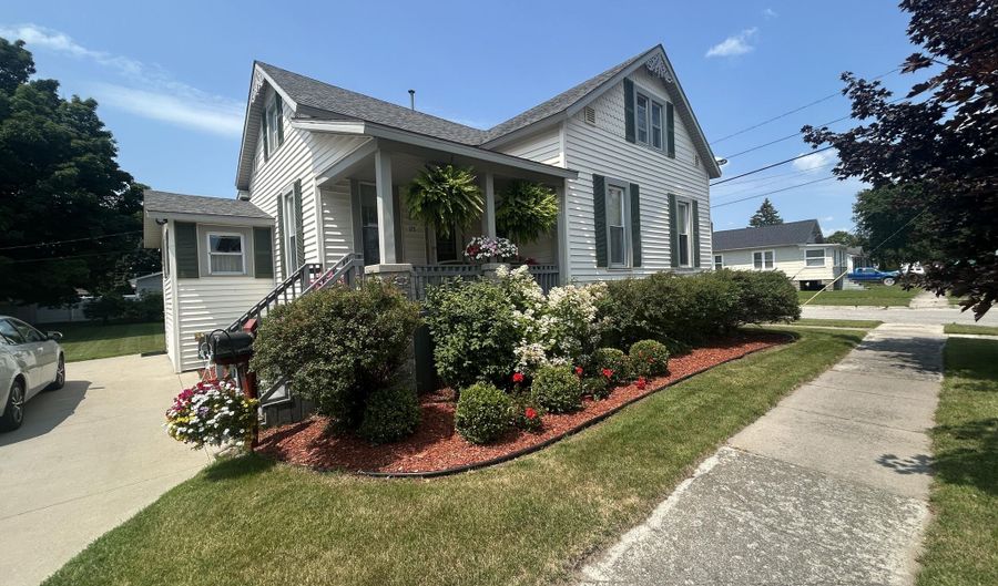 125 Charlotte St, Alpena, MI 49707 - 3 Beds, 2 Bath