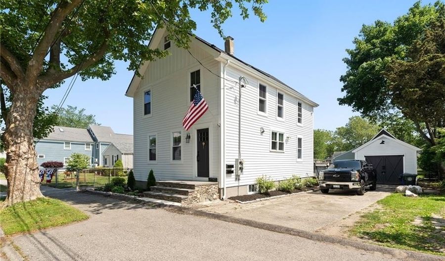 32 Richmond St 1, Bristol, RI 02809 - 1 Beds, 1 Bath