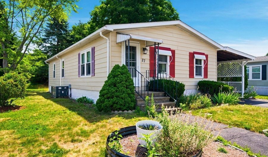 27 Castle Rd 153, Attleboro, MA 02703 - 2 Beds, 1 Bath