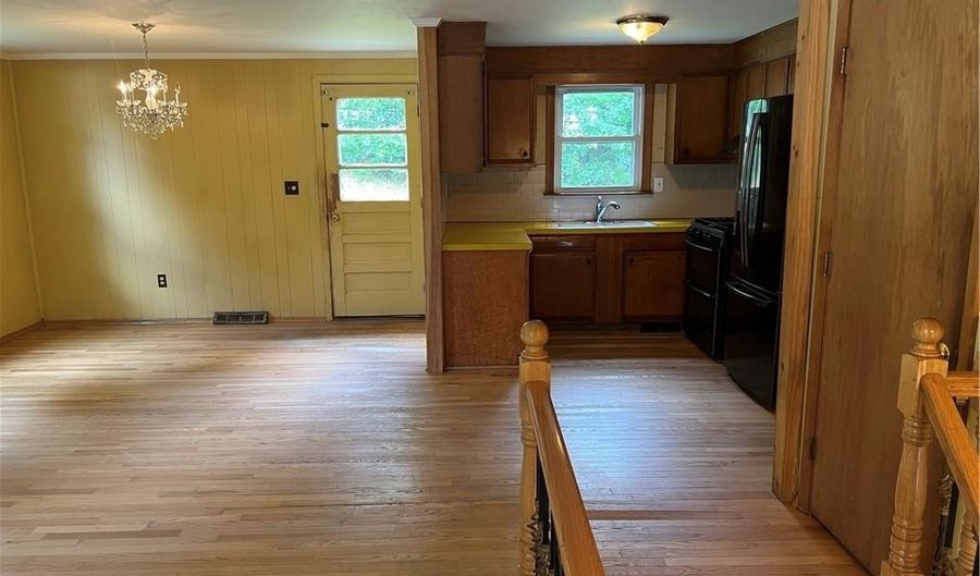 10 Lawnwood Rd, Coventry, RI 02816 - 3 Beds, 1 Bath