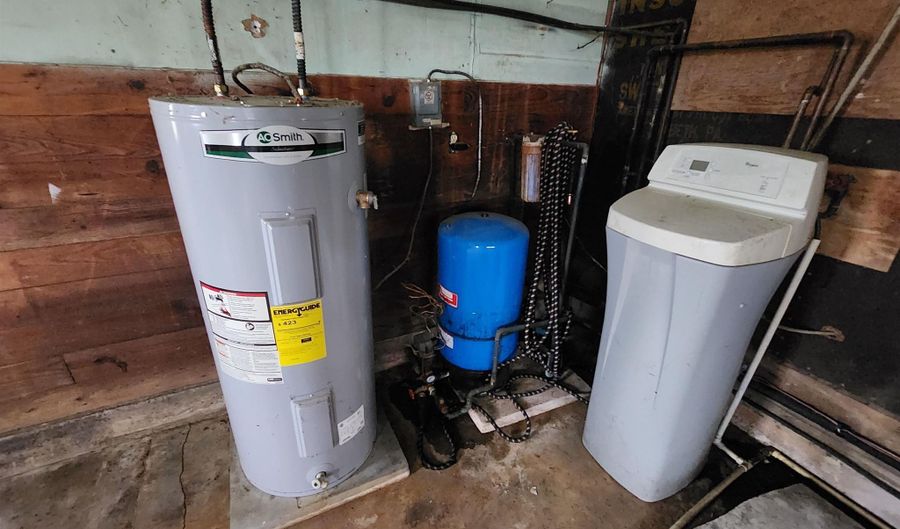 4471 E St Rd 218 Rd, Berne, IN 46733 - 2 Beds, 1 Bath