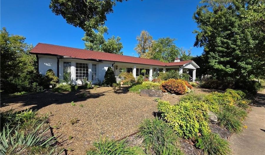 610 Central Ave, Bentonville, AR 72712 - 4 Beds, 4 Bath