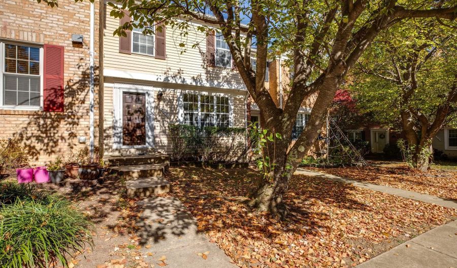 5713 LAWSONS HILL Ct, Alexandria, VA 22310 - 3 Beds, 4 Bath