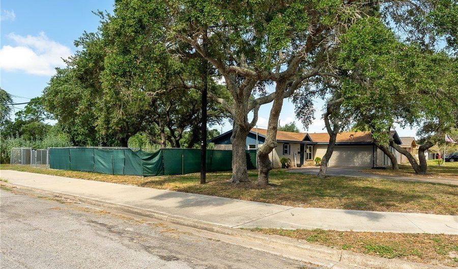 1307 W Palm Dr, Aransas Pass, TX 78336 - 3 Beds, 2 Bath