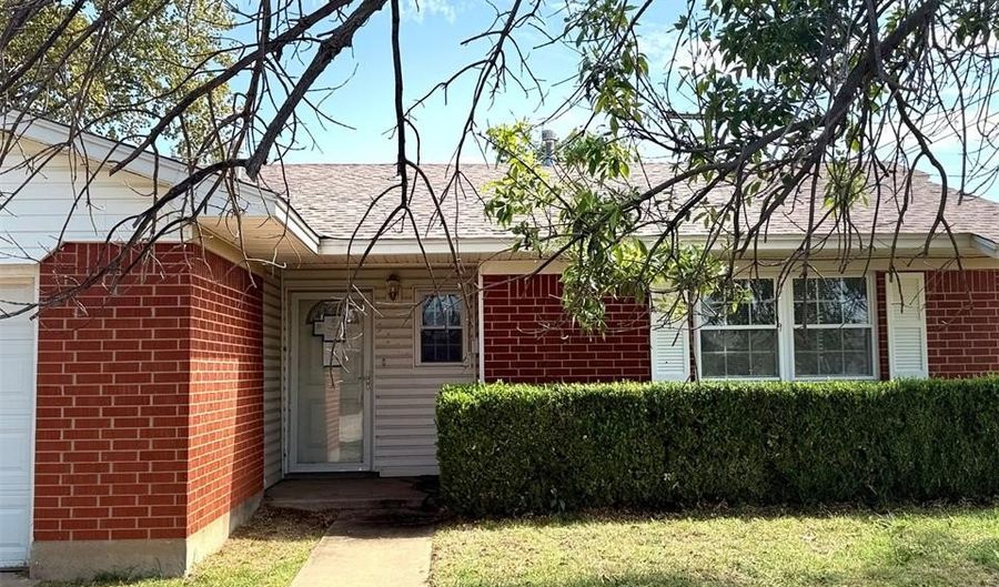 1201 SW 8th St, Anadarko, OK 73005 - 3 Beds, 2 Bath