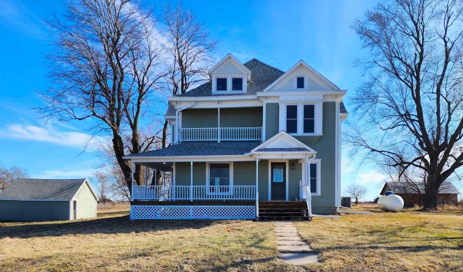 2083 Iowa Rd, Allerton, IA 50008 - 3 Beds, 3 Bath
